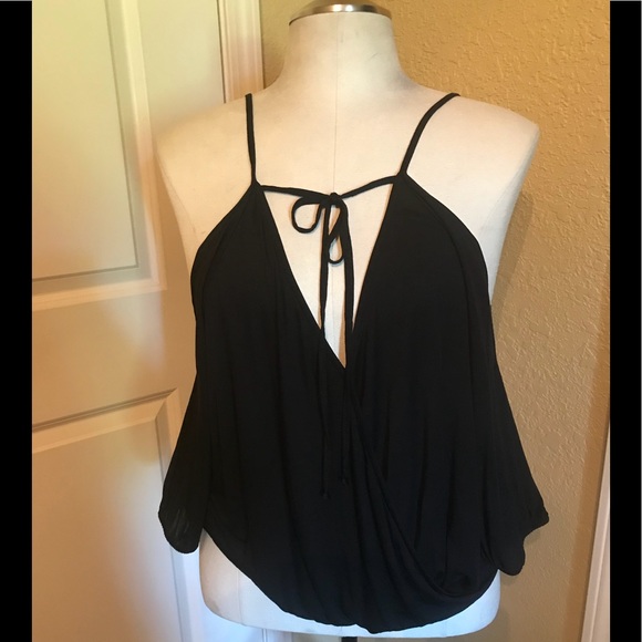 VENUS Tops - Black cold shoulder top